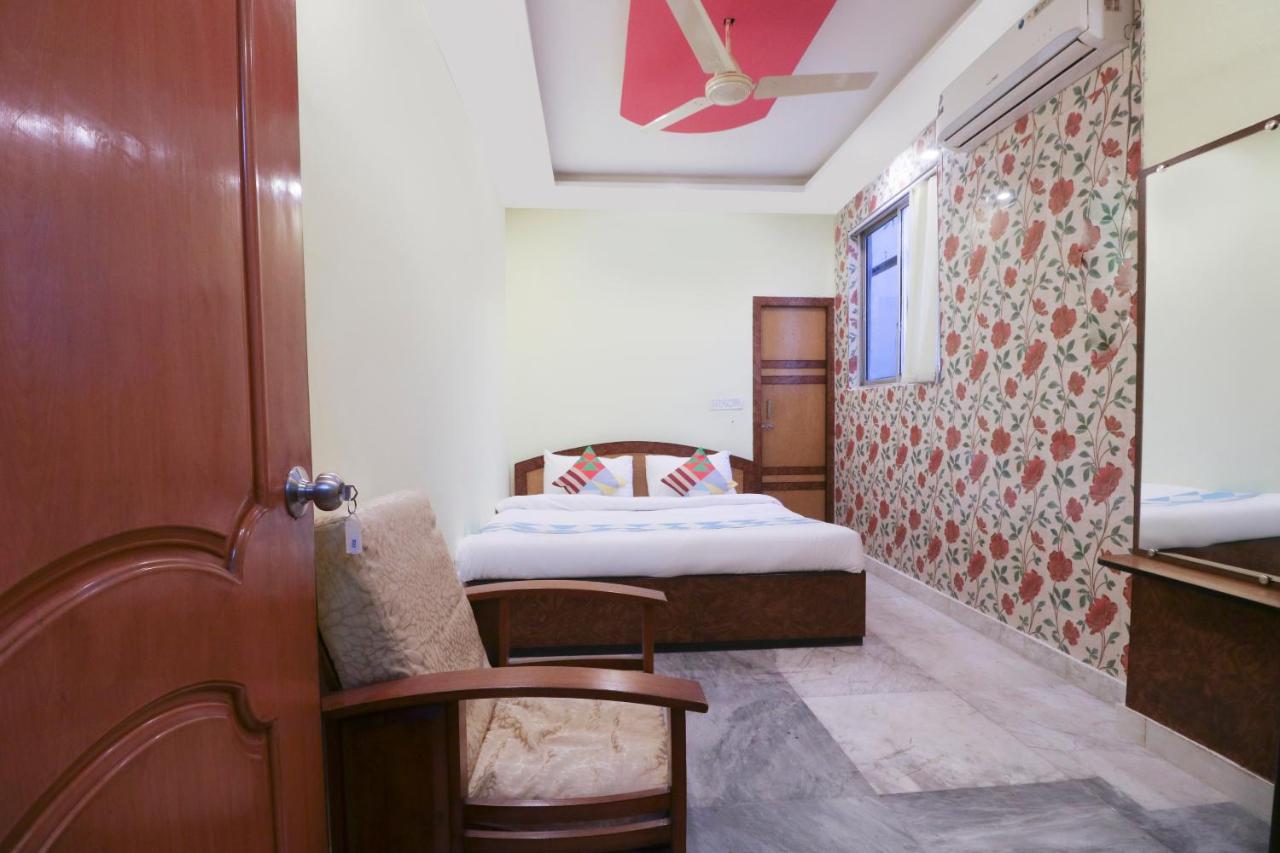 O Cozy Collage Square Maya International Near St. Thomas's Church Kolkata
