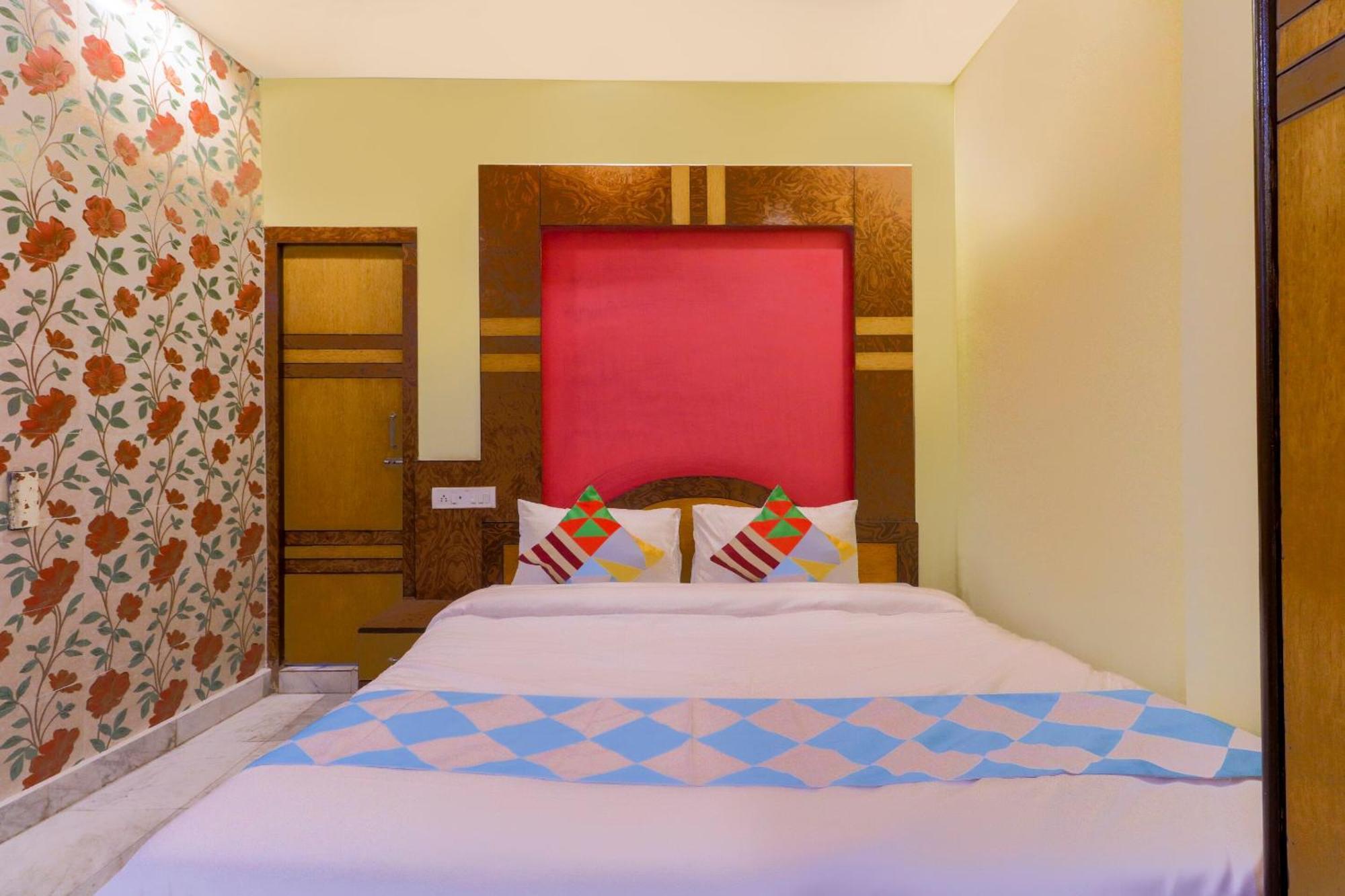 O Cozy Collage Square Maya International Near St. Thomas's Church Guest house